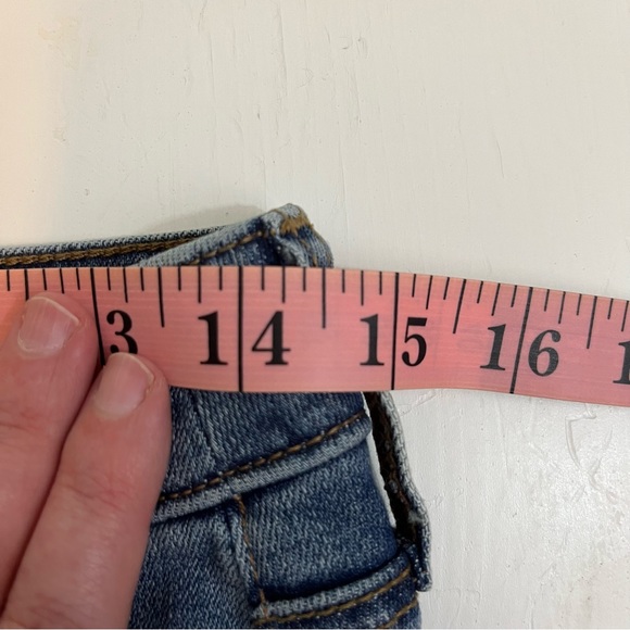 Chico’s So Slimming Girlfriend Leg Ankle Medium Wash Skinny Jean - Picture 2 of 7